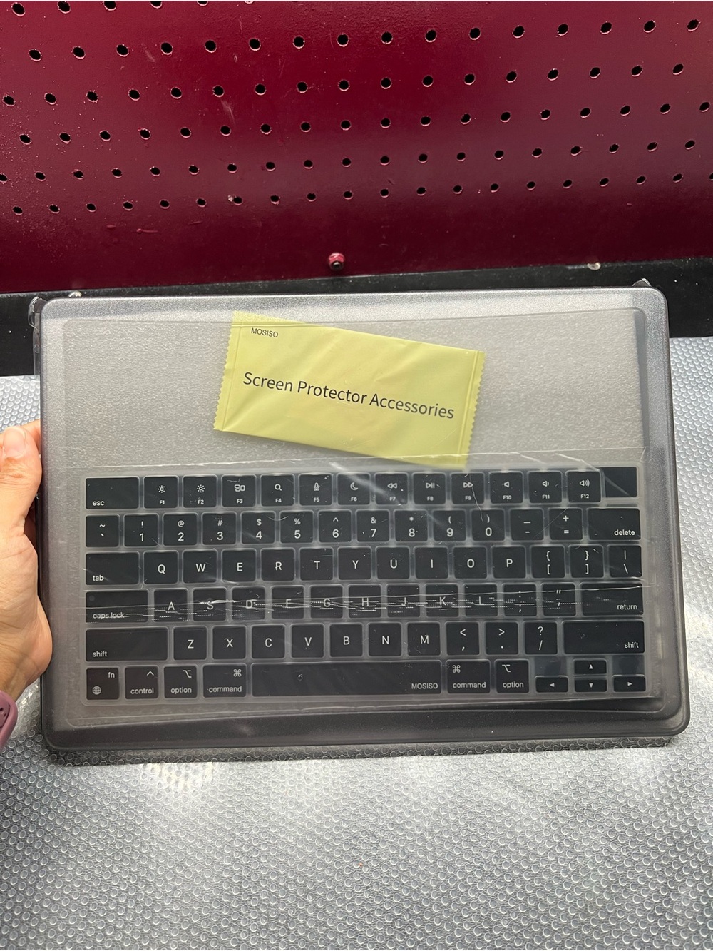 Mosiso-Rigid protective case compatible with MacBook Air: 4-piece kit.